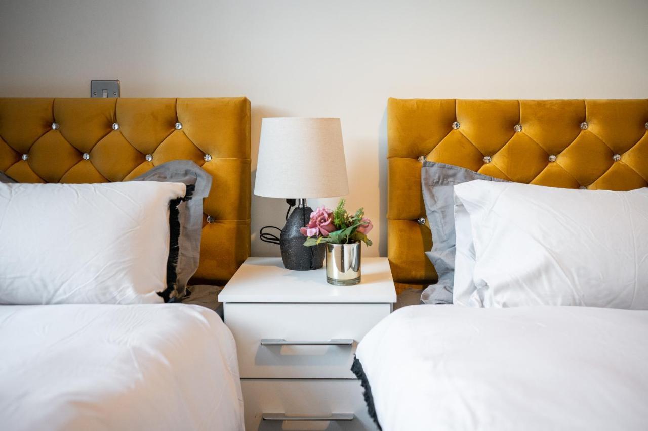 Bv Spacious 1-Bedroom Apartment Close To Town Center - Sleeps 6 แบรดฟอร์ด ภายนอก รูปภาพ