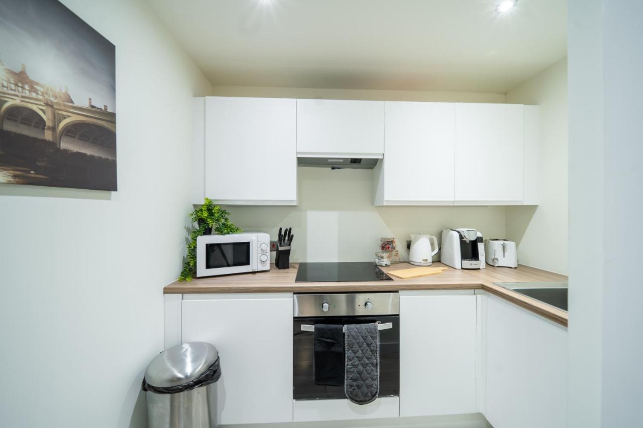 Bv Spacious 1-Bedroom Apartment Close To Town Center - Sleeps 6 แบรดฟอร์ด ภายนอก รูปภาพ